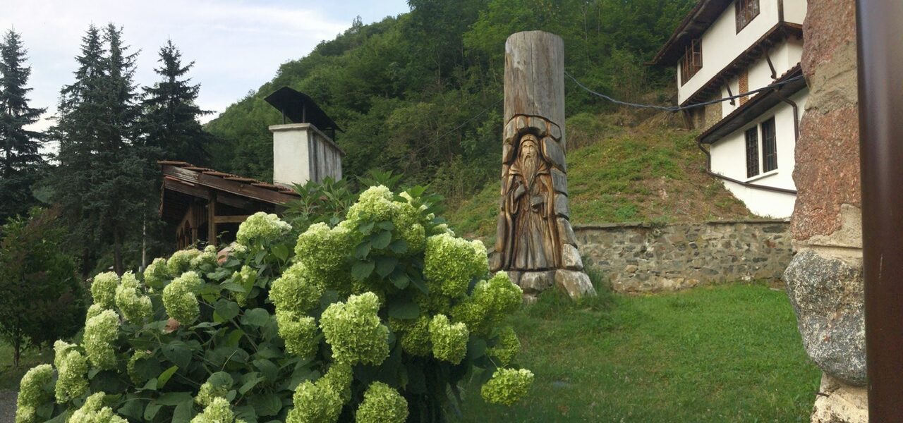 Day 5 –  Oselna (BG) – met a bridge for a swim, a wooden man and a memory of a priest – 18.10 hours