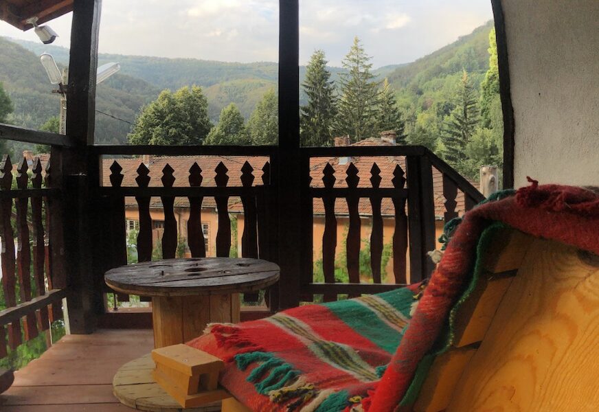 Day 11 – Meeting the swalows from my blanket chair, still brooding above my head – 09.21 hours