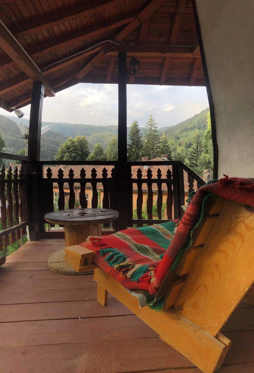 Day 11 – Meeting the swalows from my blanket chair, still brooding above my head – 09.21 hours